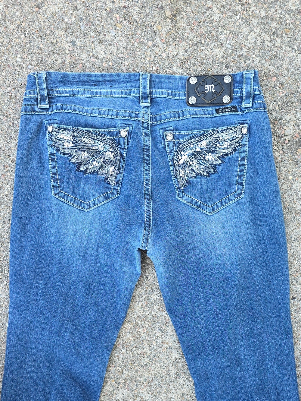 Miss Me Mid Rise Easy Straight Leg Embellished Angel Wings Denim Jeans Size 32 - Picture 4 of 14